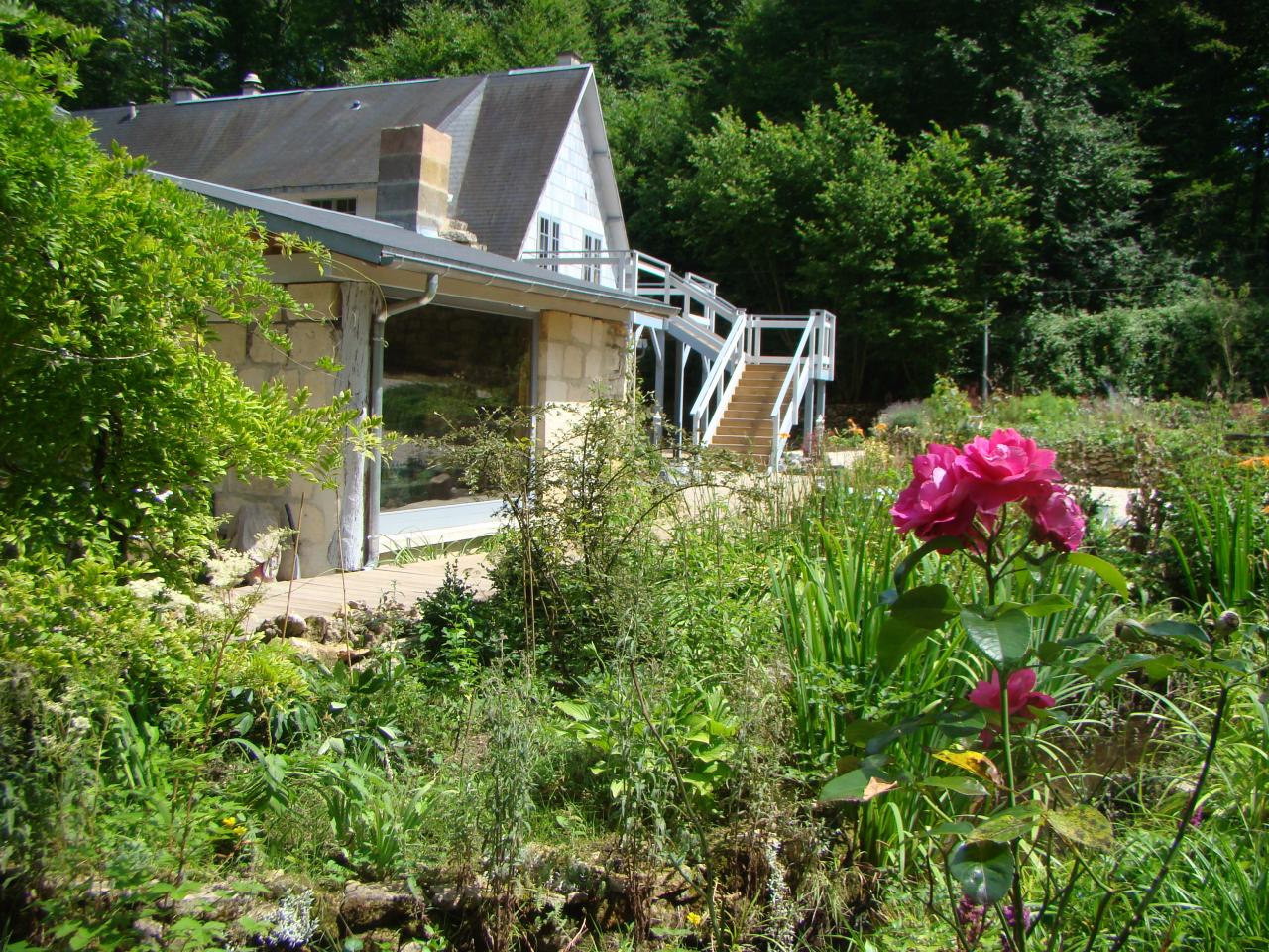 au bord du ru saint nicolas du jardin de saint jean