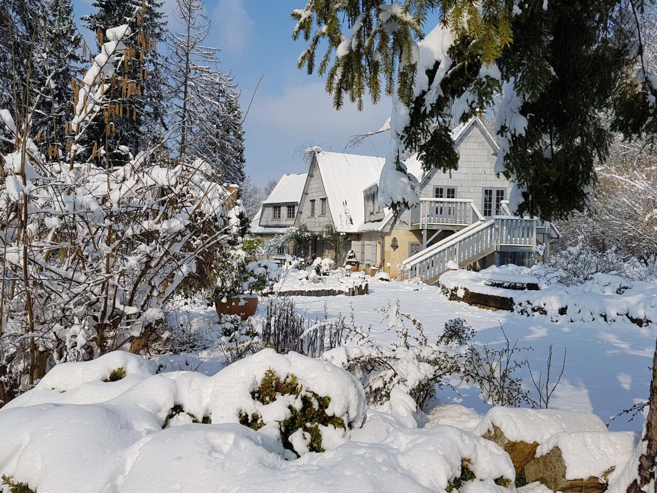 La neige sur le jardin de saint jean