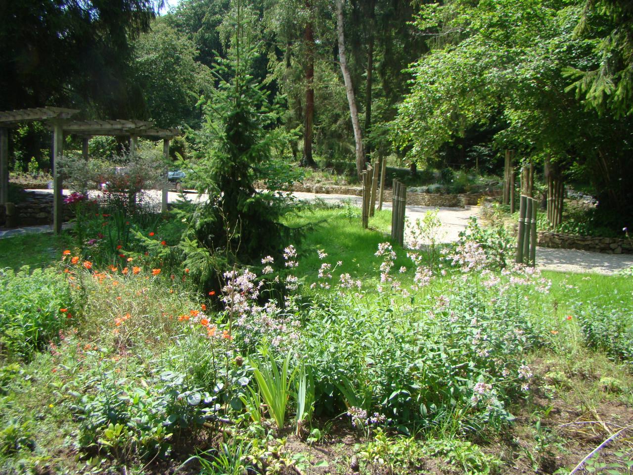 Le jardin de saint jean et son parking