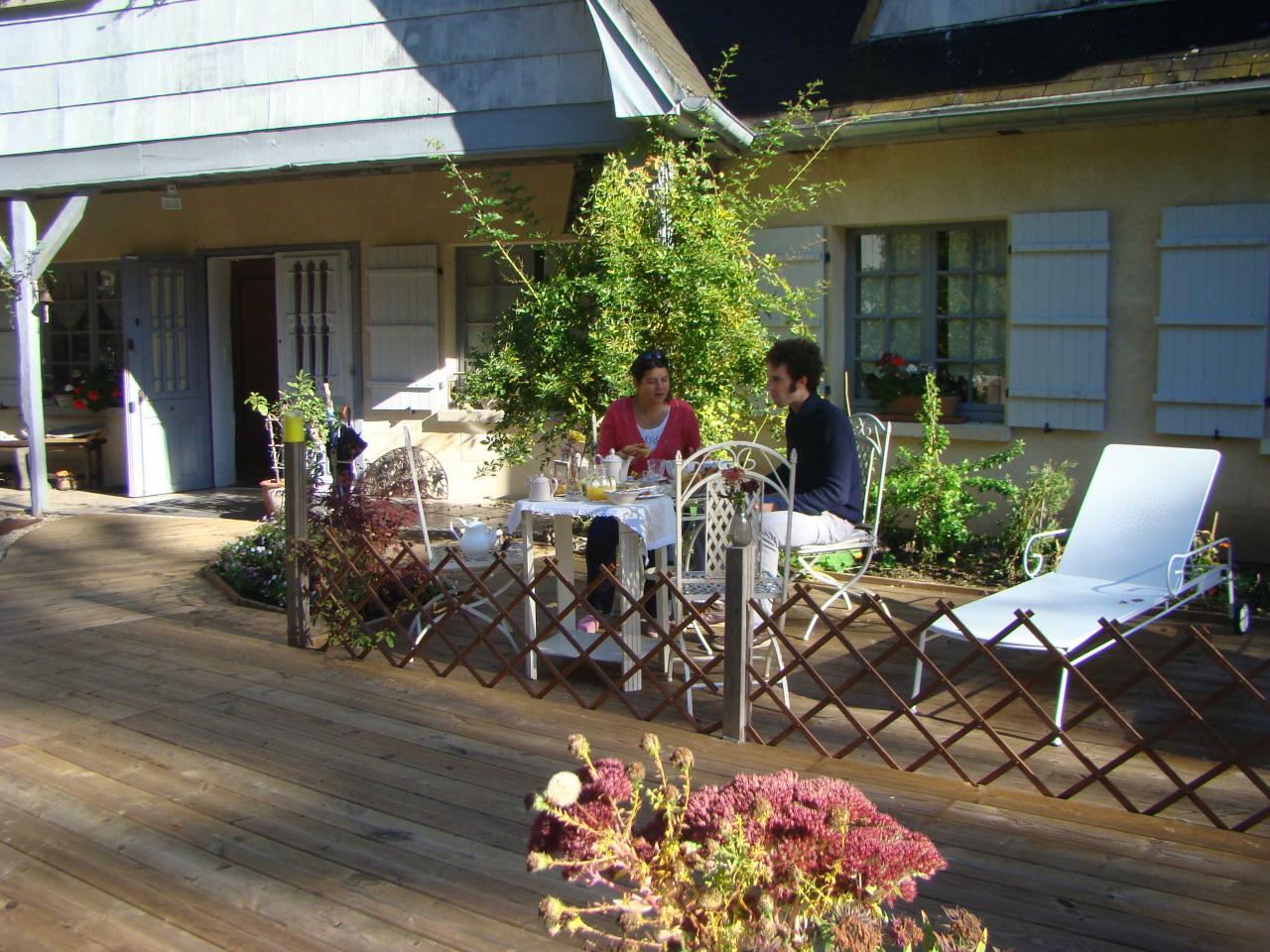 Petit déjeuner sur la terrasse octobre 2014-3