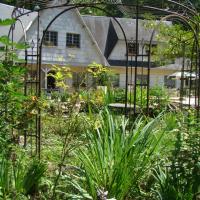 sous la gloriette du jardin de saint jean