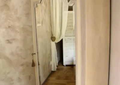 Armoire de chambre d'hôtes cosy dans l'Oise