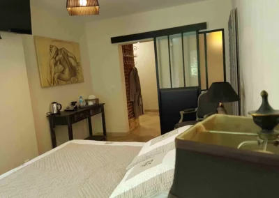 Intérieur raffiné d’une chambre d’hôtes dans l’Oise