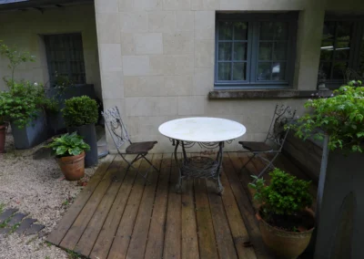 Terrasse sur jardin d’une chambre d’hôtes dans l’Oise