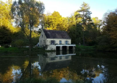 Terrasse avec vue sur l’étang du gîte